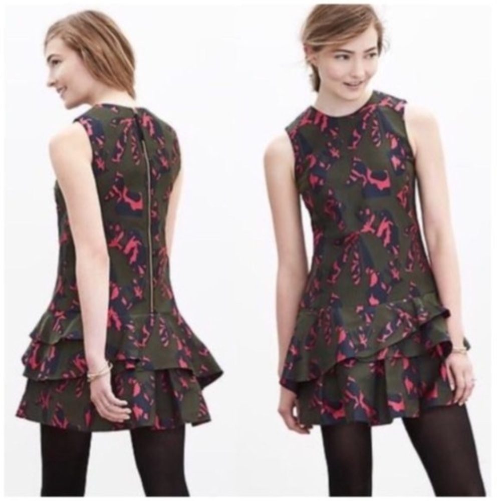 ⭐️ Banana Republic Pink and Green Jacquard Dress